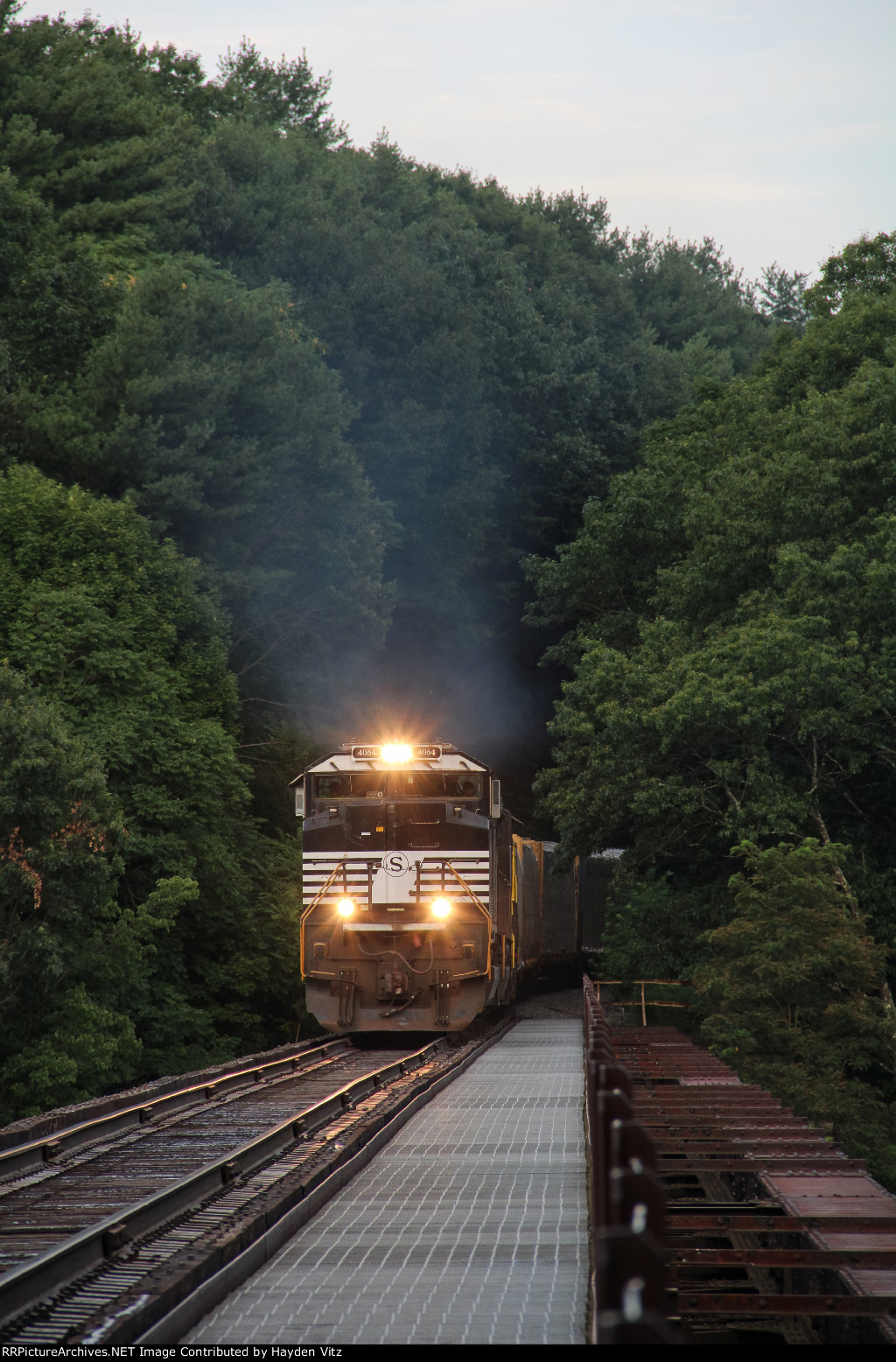 NYSW 4064 leads a late SU99 